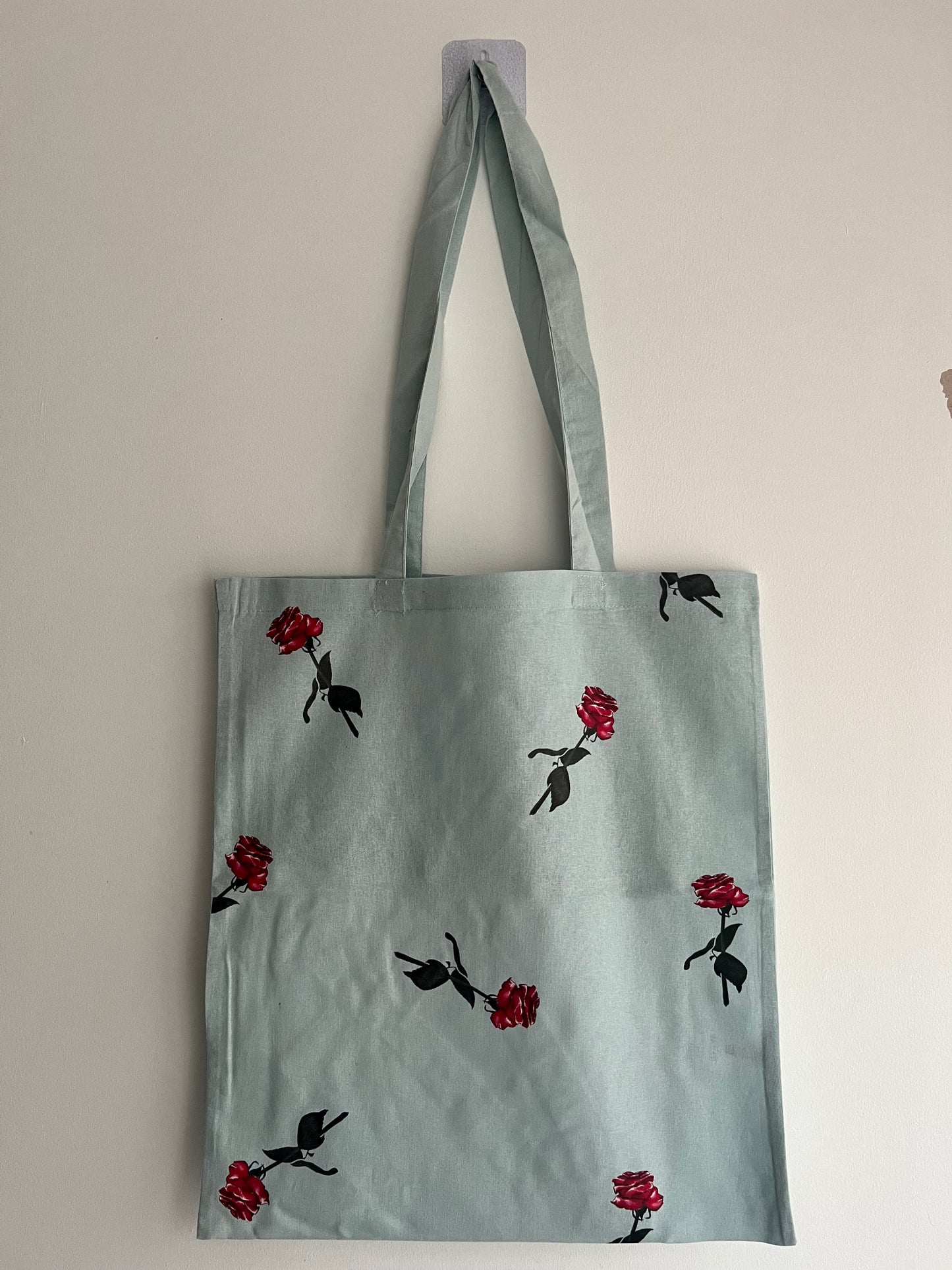 Red Roses Tote Bag