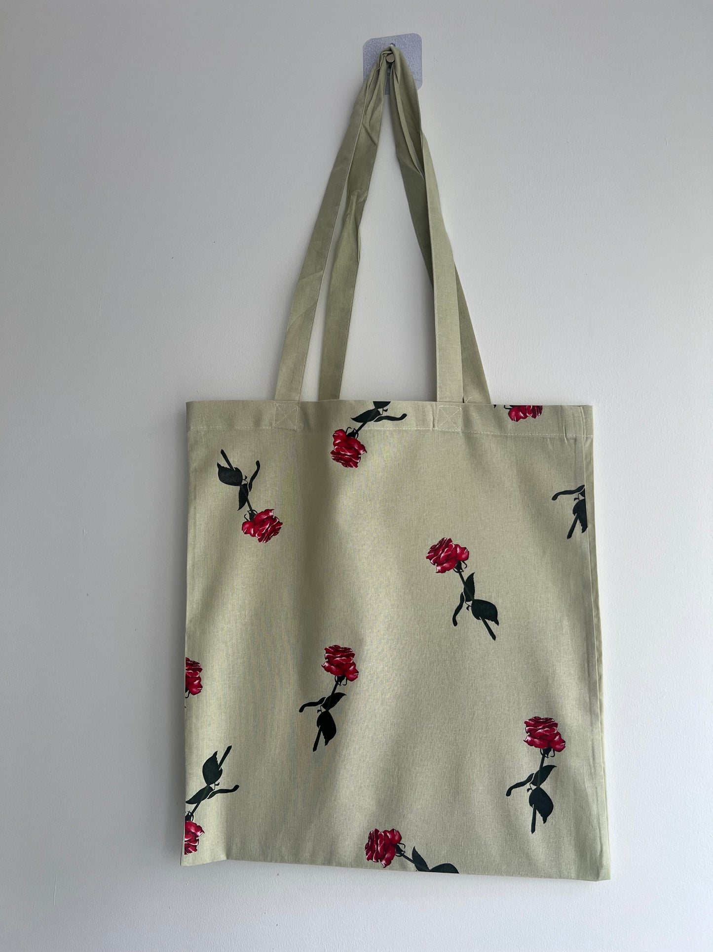 Red Roses Tote Bag